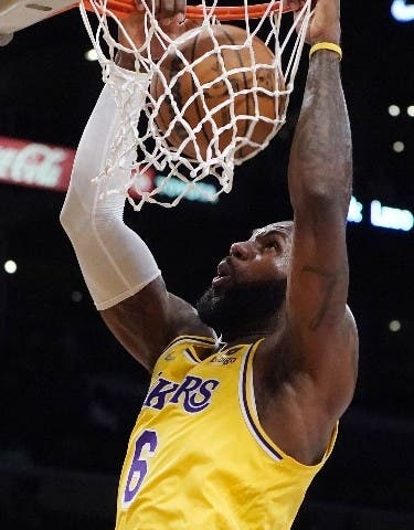 Los “Big Three” vuelven a impulsar Lakers