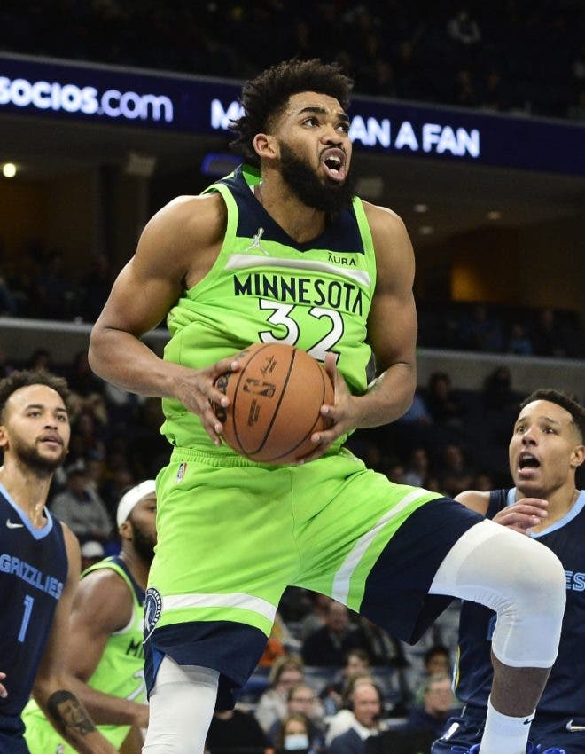 Towns anota 25 puntos y atrapa 13 rebotes