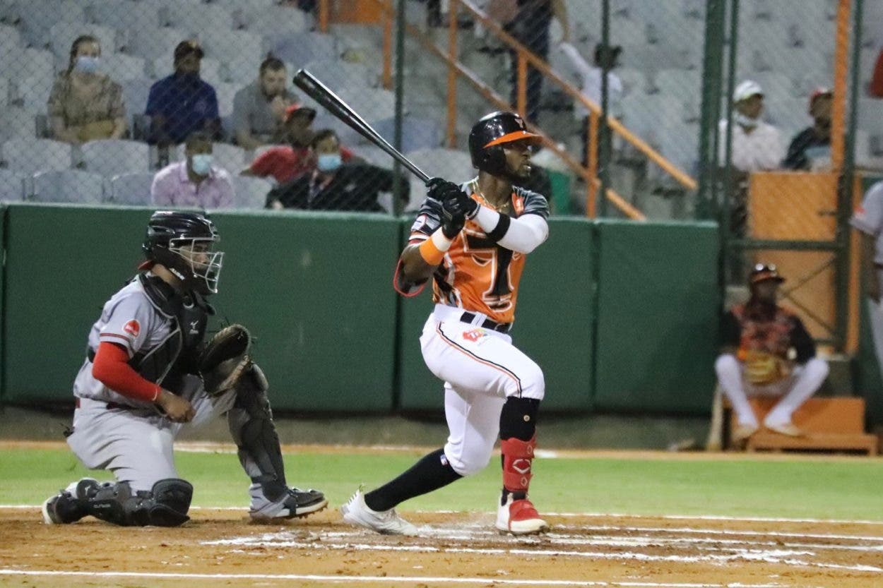 Toros salen de racha dejando al Escogido en el terreno