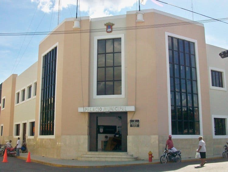 Ayuntamiento La Vega apoya política migratoria del Gobierno