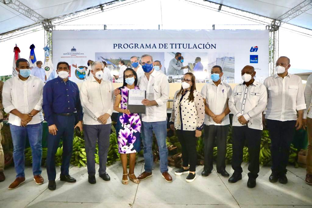 Gobierno entrega más de 19 mil títulos de parcelas