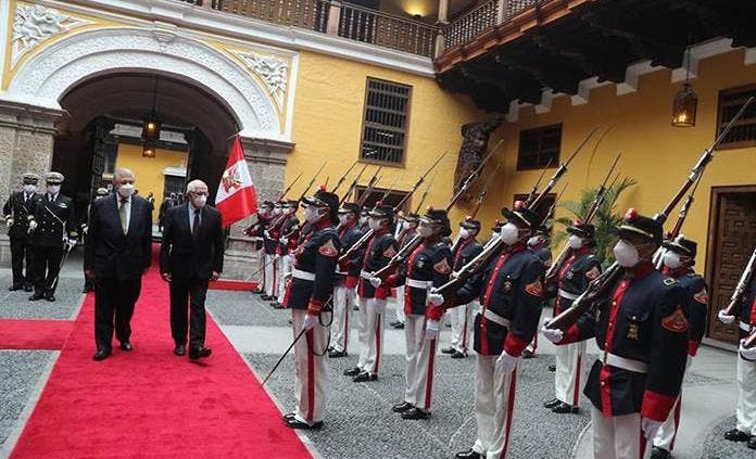Organismos “preocupados” ante despliegue de FF.AA. en Perú