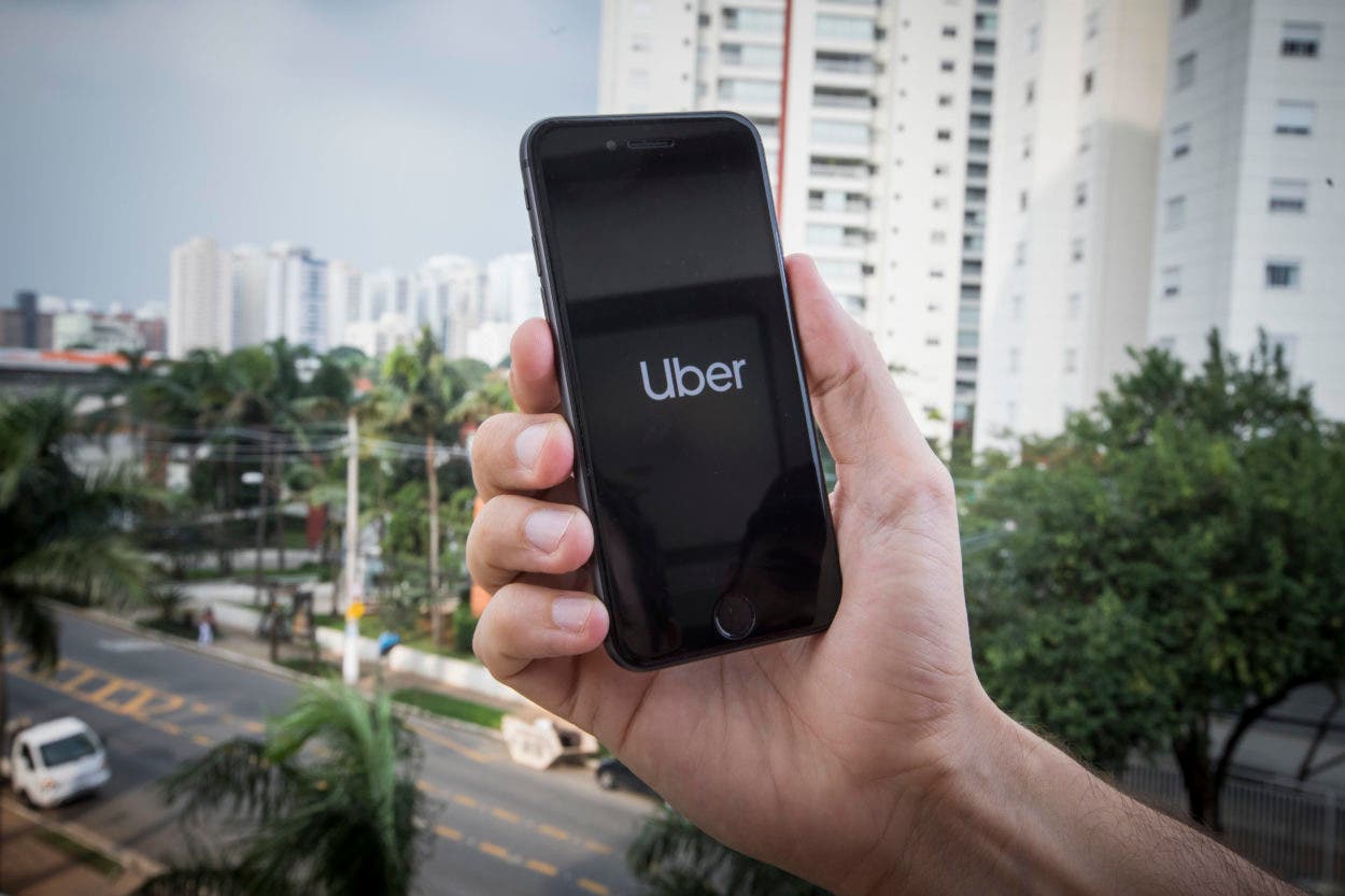 Uber se registrará como empresa de red de transporte