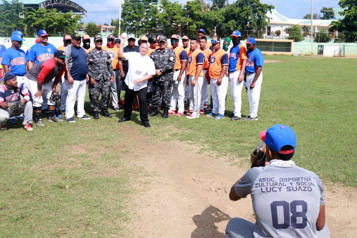 Equipo sóftbol jefatura de PN debuta con nocaut a Cristo Rey