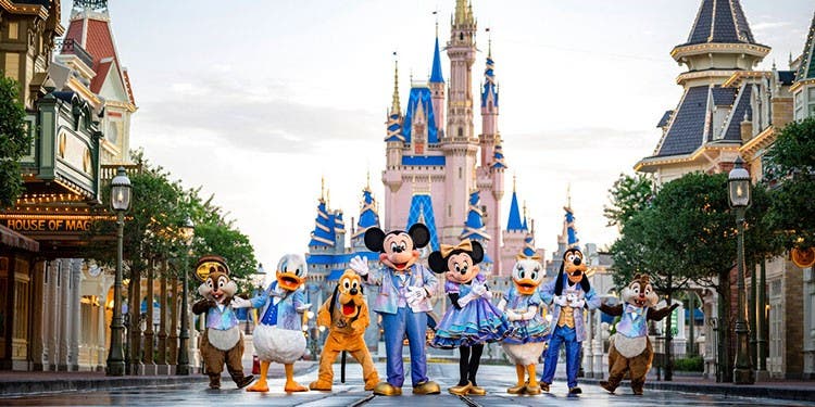Disney cierra año fiscal con ganancias 2.024 millones de dólares