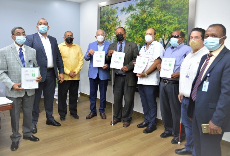 BA da apoyo a productores ciegos de pollo