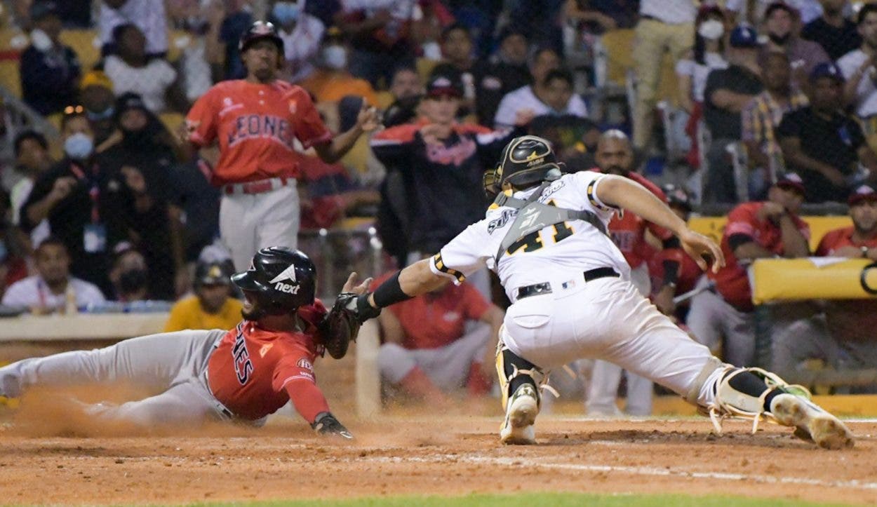 Águilas y Leones en juego decisivo hoy