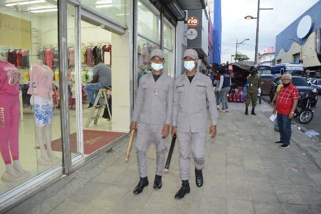 Comerciantes y clientes de avenida Duarte resaltan patrullaje