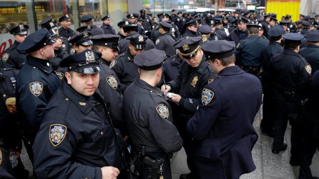 La Policia de Nueva York se queda sin vacaciones de Ano Nuevo por el omicron