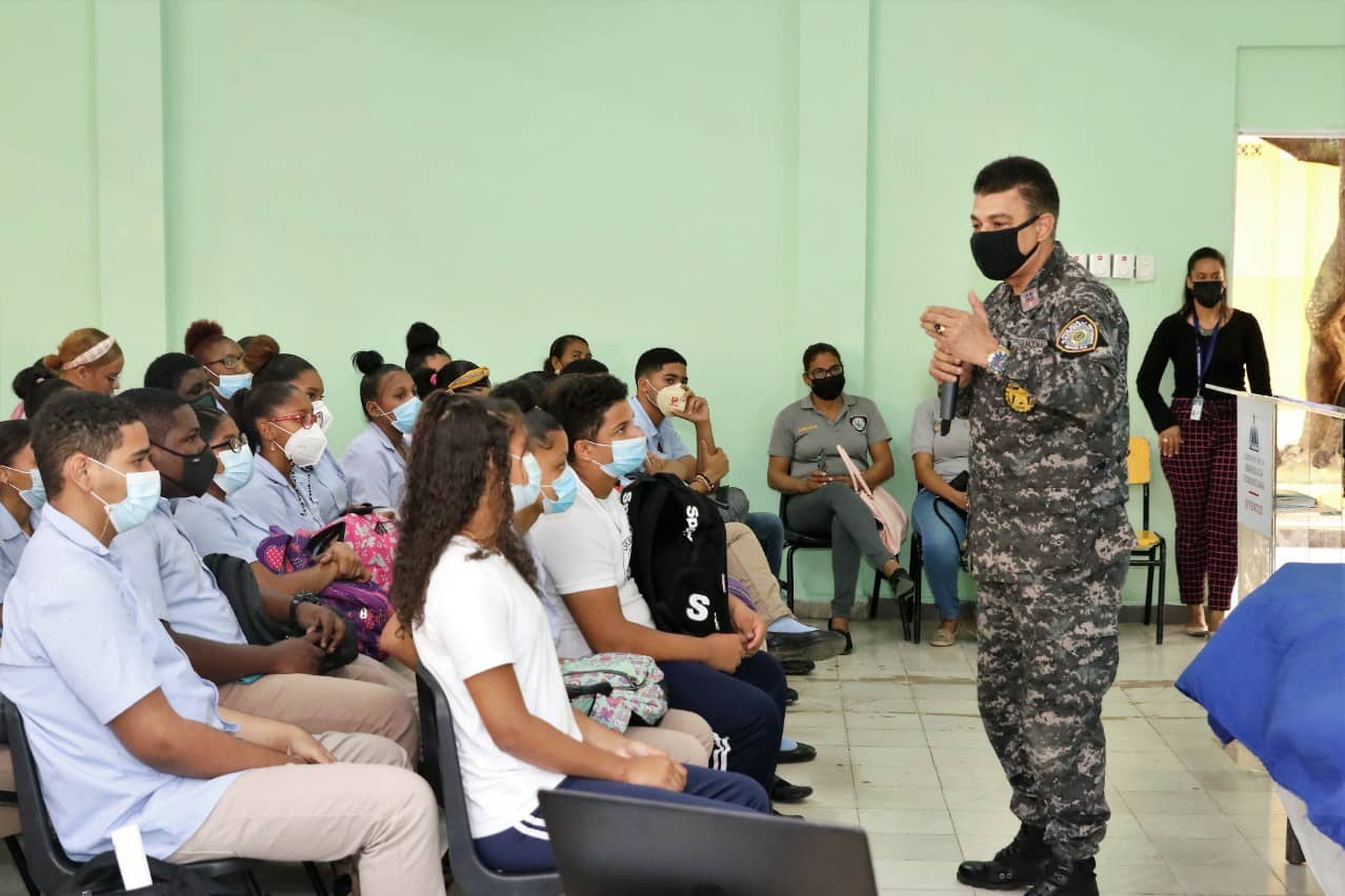 PN trabaja con jóvenes para prevenir pandillas