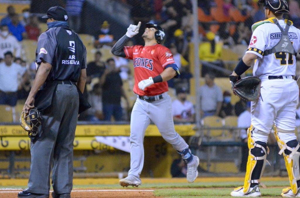 Leones derrotan a Águilas; empatan el tercer lugar
