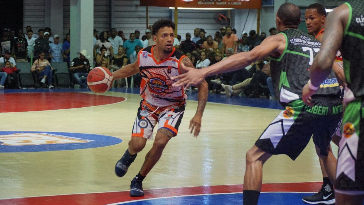 San José y Antonio Guzmán a semifinal de basket Higüey
