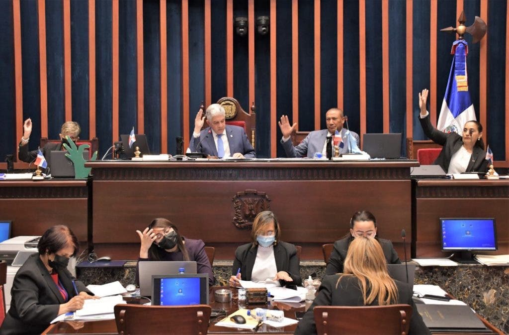 El Senado aprobó el lunes el presupuesto para el 2022 en el cual se asigna más dinero a prensa de la Presidencia que a 8 provincias del país, según denunciaron senadores del PLD.