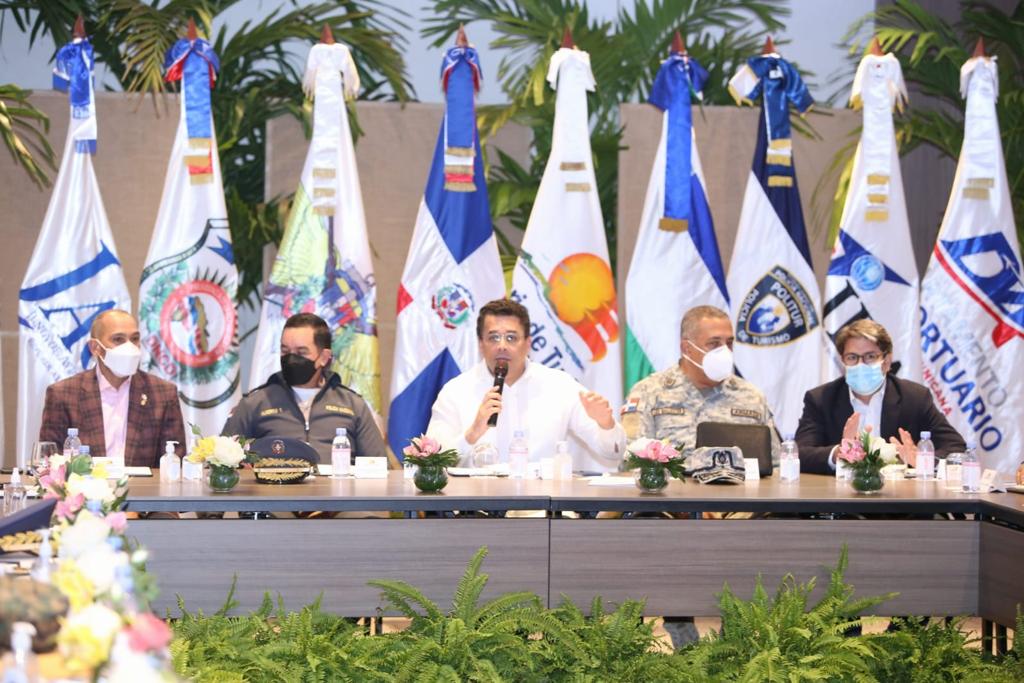 Turismo anuncia reforzamiento de medidas en aeropuertos