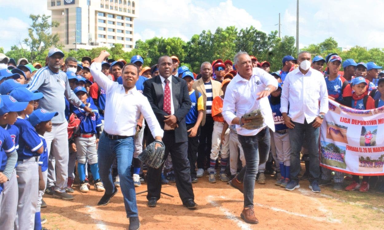 Inauguran torneo navideño Luisito Mercedes