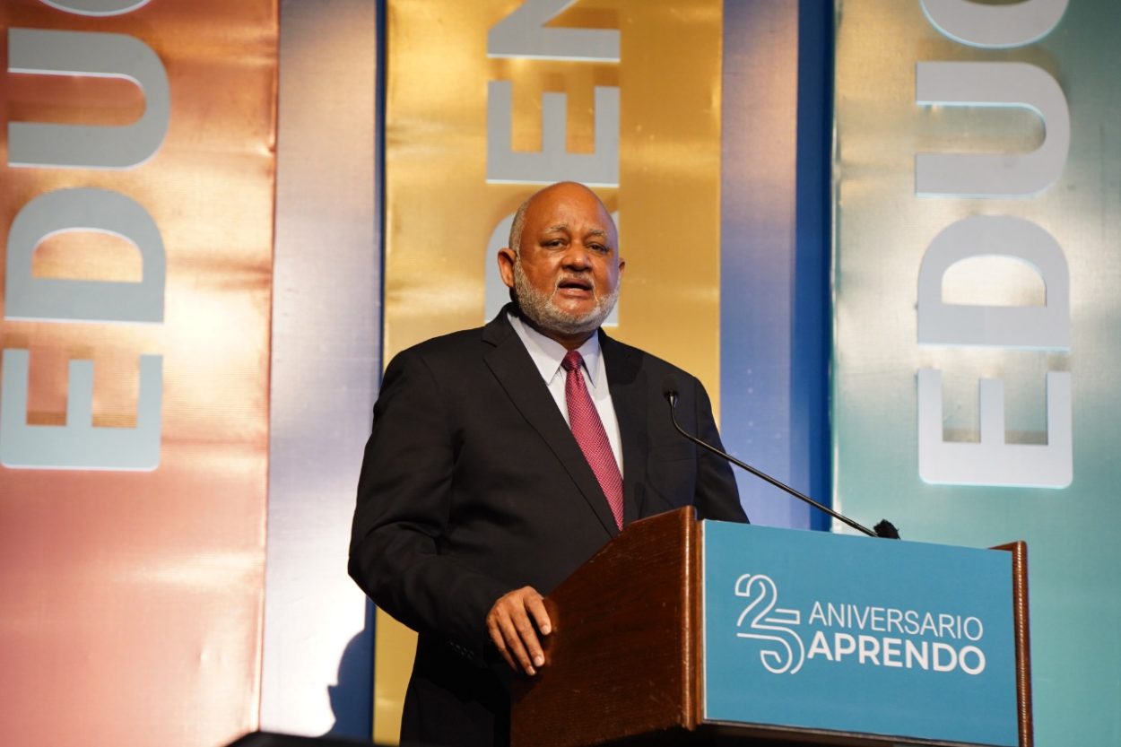 Buscan transformar modelo educación