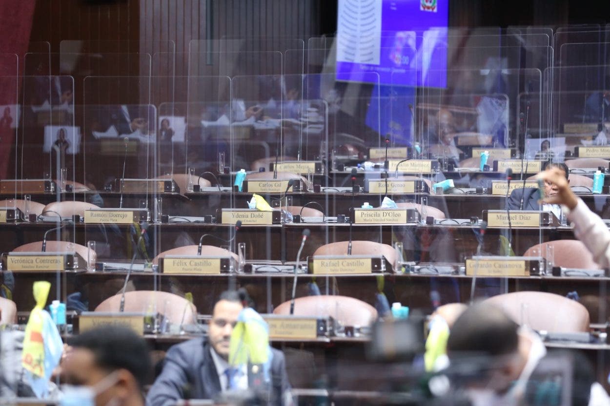Diputados PLD abandonan sesión donde se conoce Código Penal