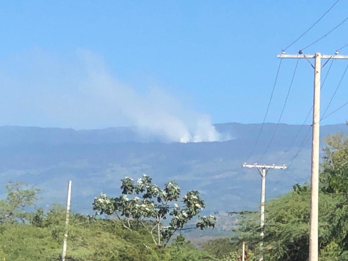 Nuevo incendio forestal afecta la Sierra de Bahoruco