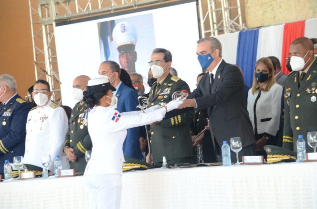 El presidente Luis Abinader encabezó esta mañana la graduación de cadetes de   la Sexagésima Graduación Ordinaria de  la Academia Militar Batalla de las Carreras,  “General de Brigada Aniceto Martínez” (2018-2021).