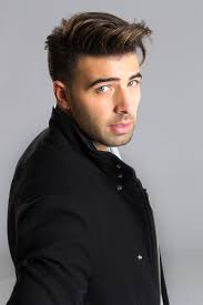 El cantante y actor cubano-estadounidense Jencarlos Canela, que en vez de un garaje utilizó el patio de su casa en Hialeah (Miami-Dade)