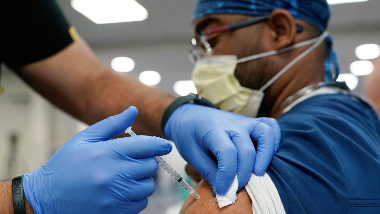 NY ofrece 100 dólares a quienes se pongan dosis refuerzo