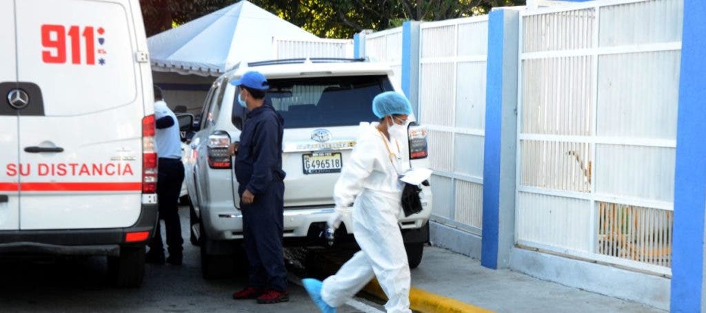 El ingreso de pacientes se mantenía a la baja esta mañana en el área de covid del hospital Doctor Francisco Moscoso Puello, de la capital, donde se reducen los contagios.
Jorge González