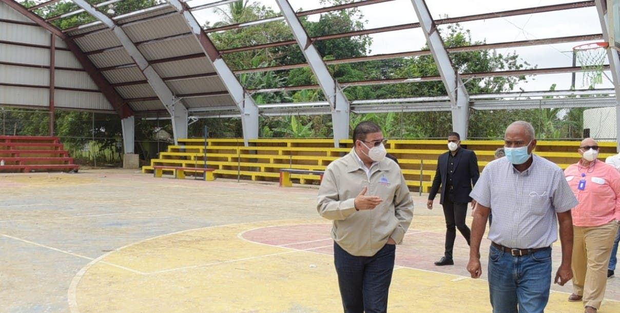 Ministerio de Deportes repara obras en Duarte