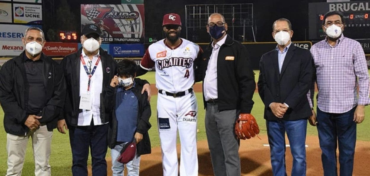 Gigantes del Cibao  reconocen aportes Deligne Ascención