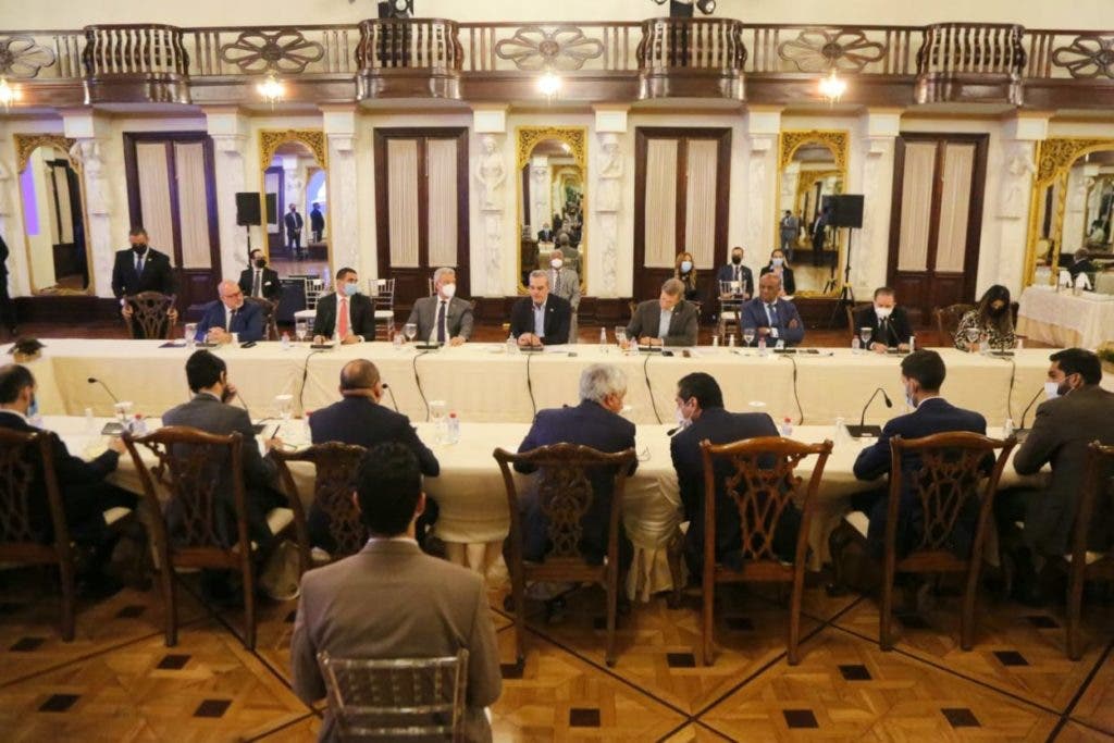 El presidente Luis Abinader sostuvo una reunión privada con la delegación de Qatar que se encuentra en el país