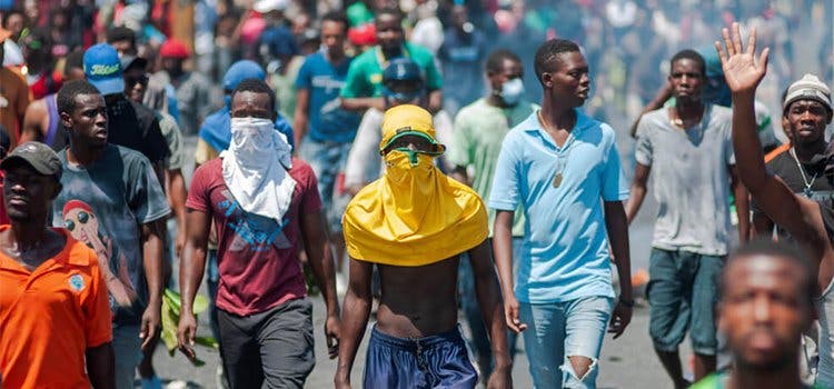 Decenas de haitianos exigen en las calles la renuncia de Ariel Henry