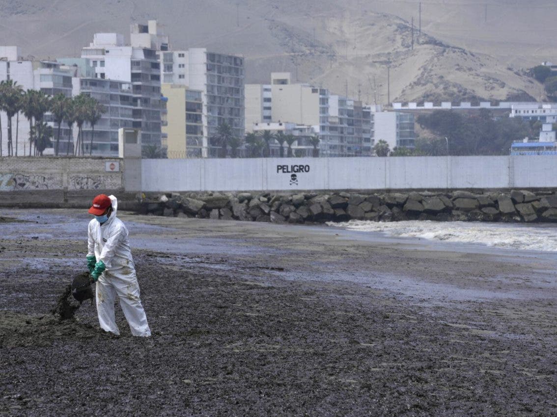 Perú: Derrame petrolero causa pérdidas millonarias a turismo