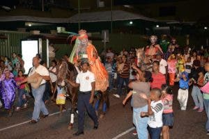 Lluvia no detuvo desfile Reyes Magos