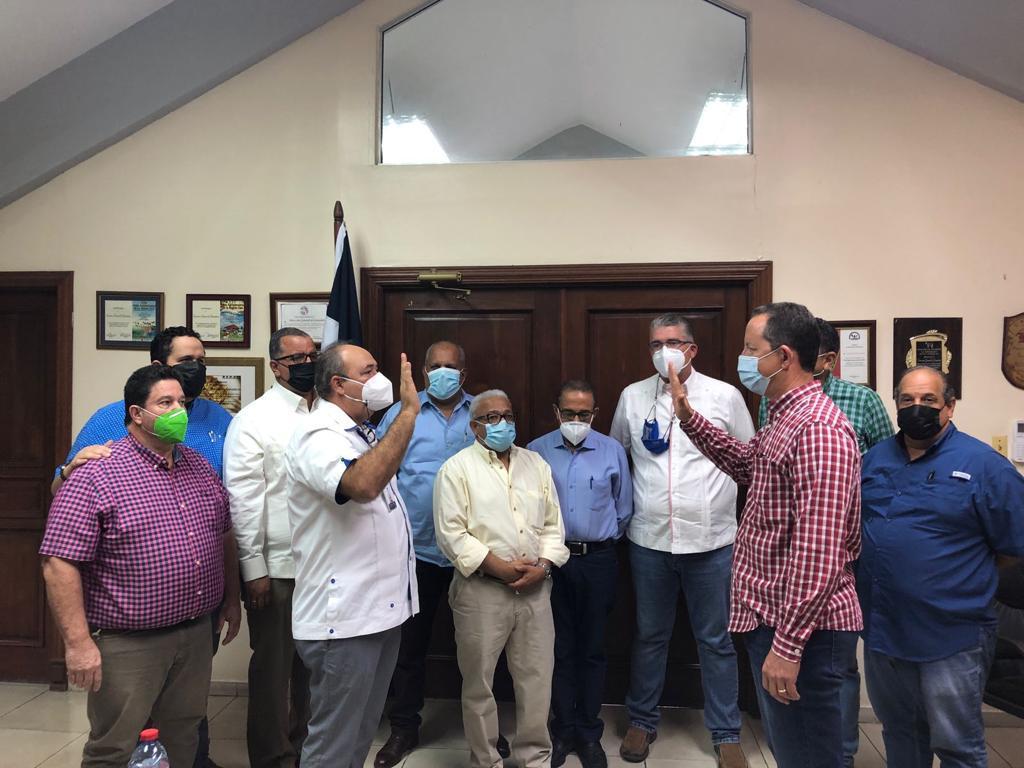 Juramentan nuevo director de Megaleche