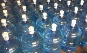 Aumentan hasta RD$10 al botellón de agua