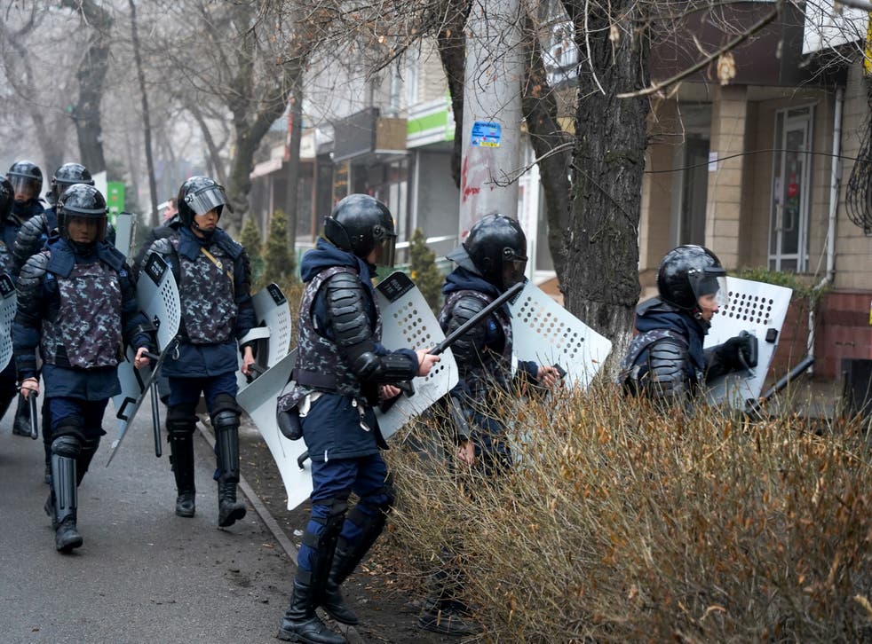 Protestas en Kazajistán dejan docenas de muertos