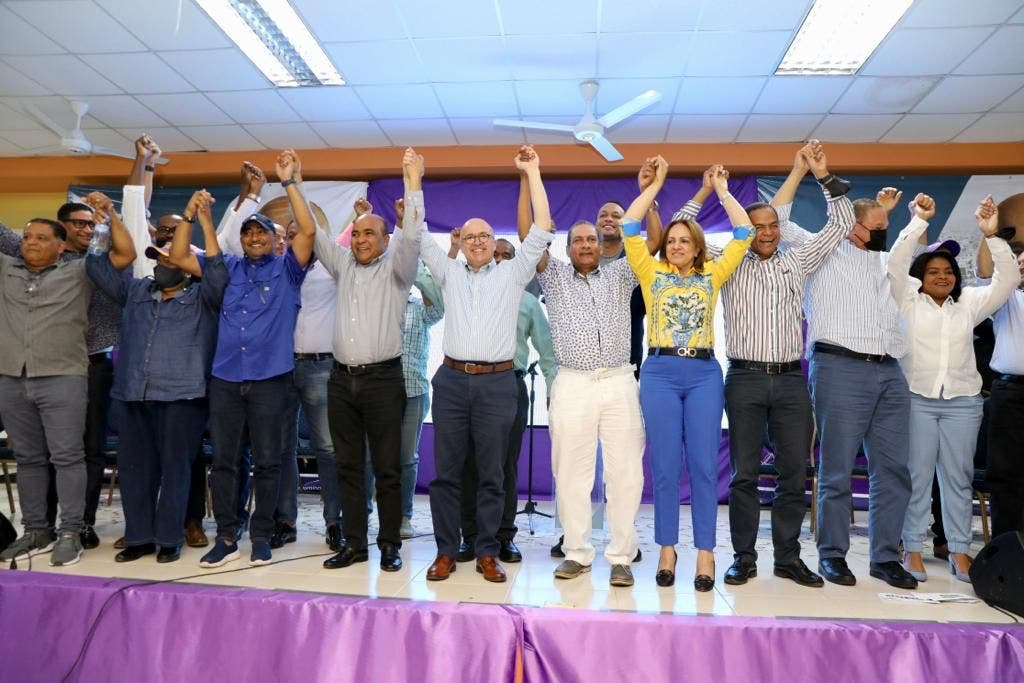 Domínguez Brito: pueblo no está solo y asume compromiso de rescatar el país