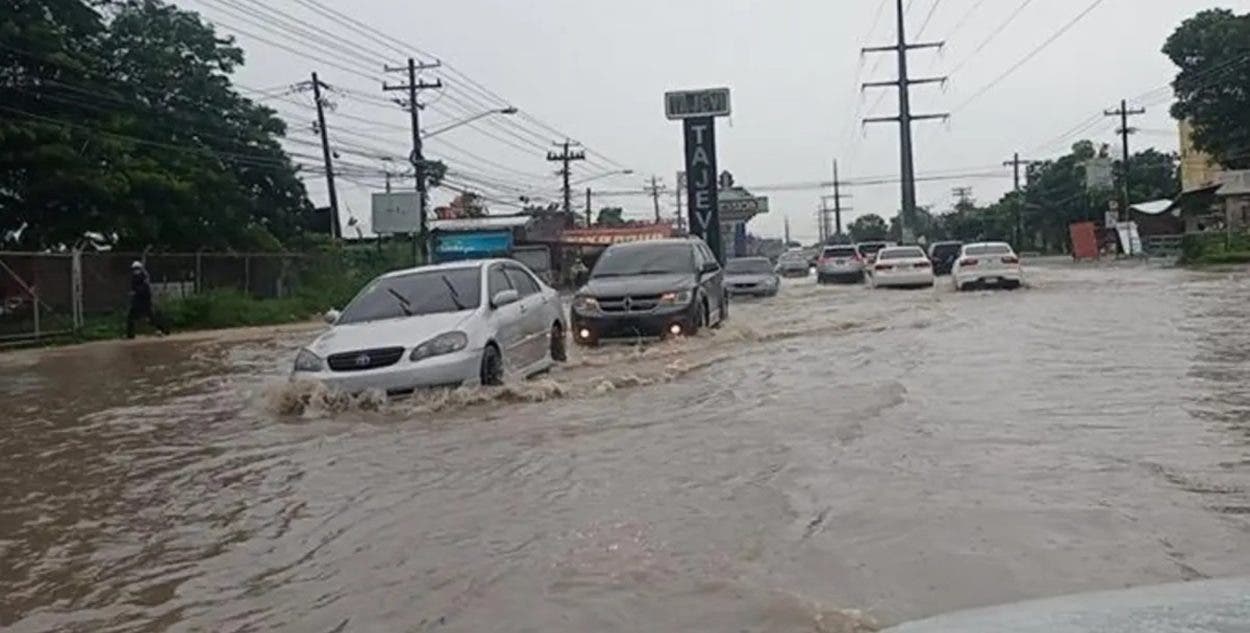Vaguada se aleja, pero 19 provincias continúan en alerta