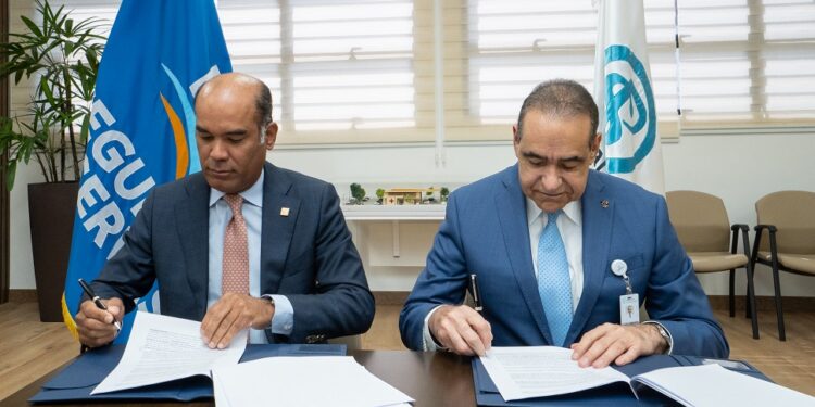 Firman acuerdo mejora servicios