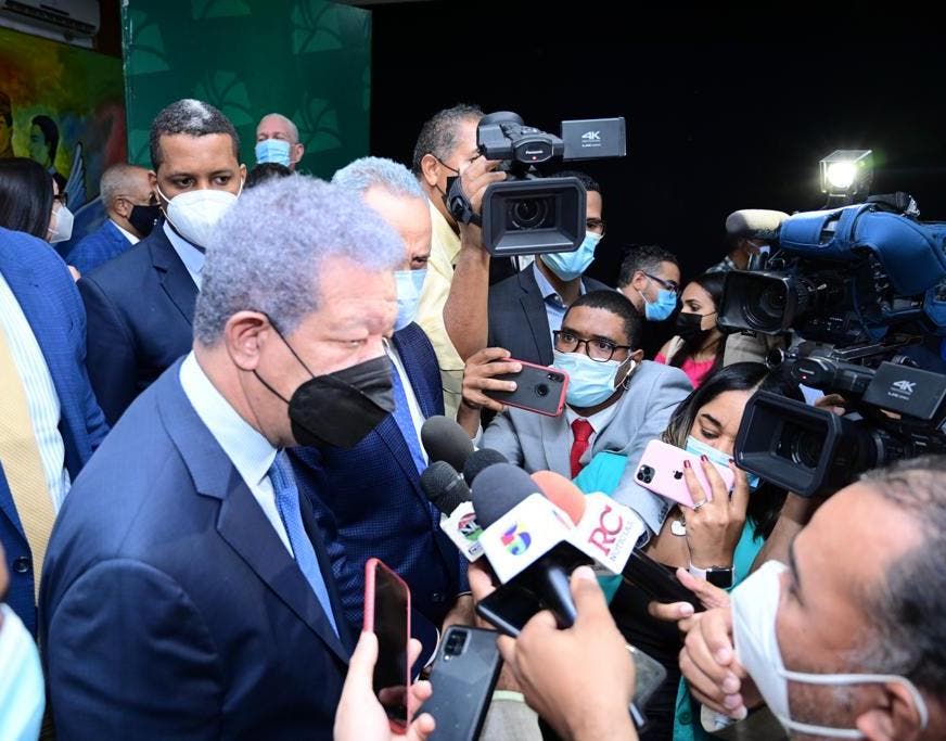 Fernández pide respetar y no reformar Constitución