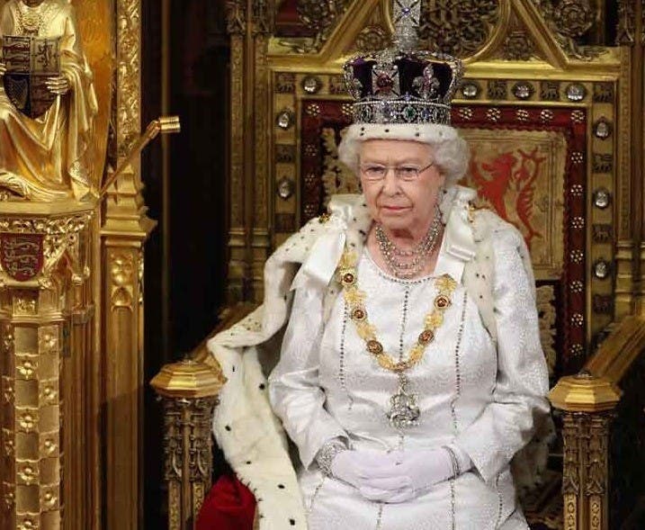 Isabel II alcanza 70 años de reinado en un momento de turbulencias