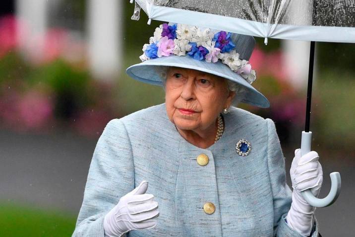 Isabel II de Inglaterra celebra su 96 cumpleaños en privado