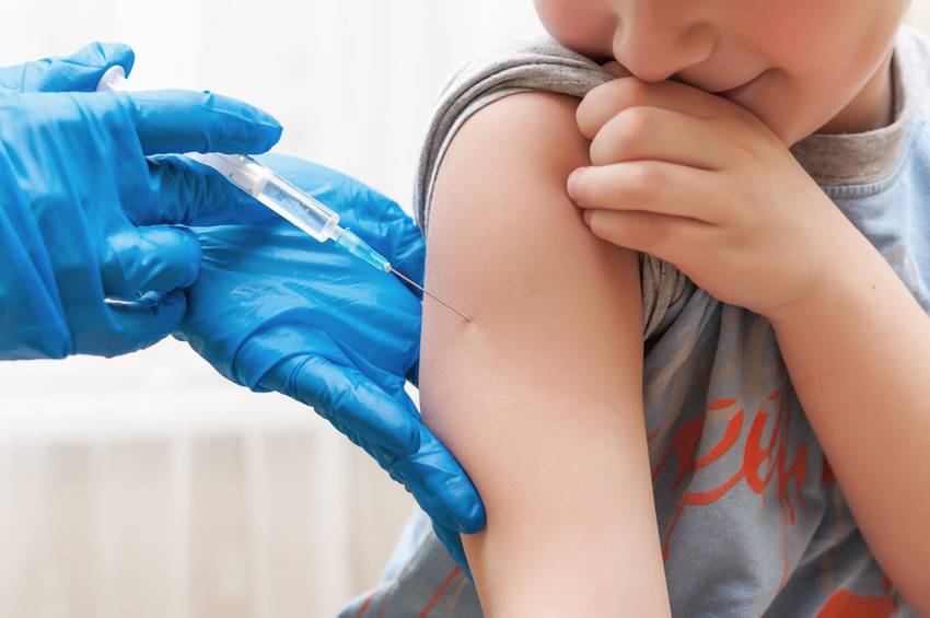 Una veintena de niños recibe por error vacuna no autorizada de Moderna