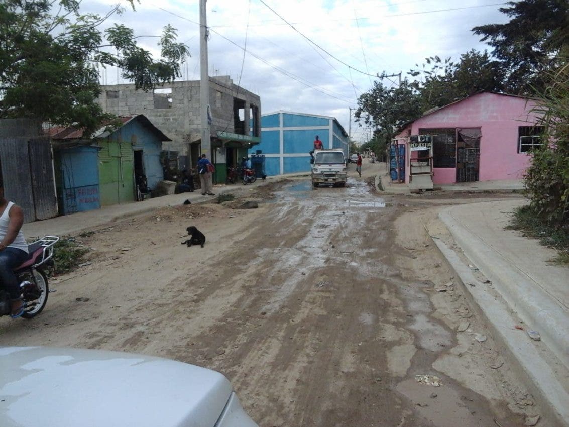 Residentes en Villa Verde claman por arreglo de calles