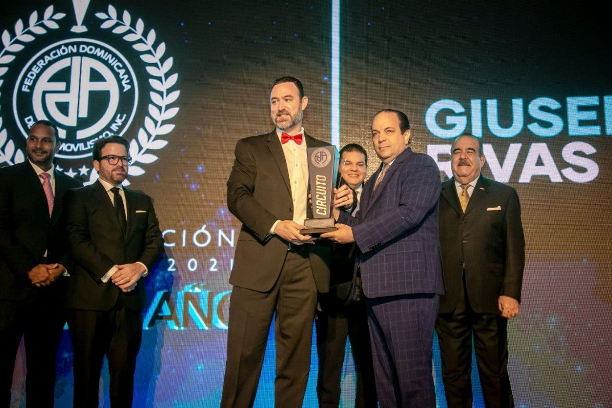 Giuseppe Rivas gana Piloto del Año en Gala de la FDA
