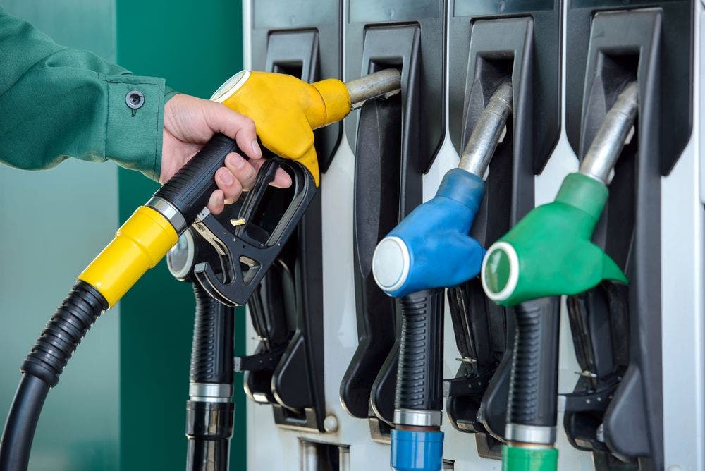 Gobierno deja fijados precios combustibles