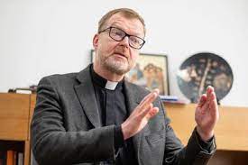 Hans Zollner: «La Iglesia debe aclarar todo lo sucedido sobre los abusos»