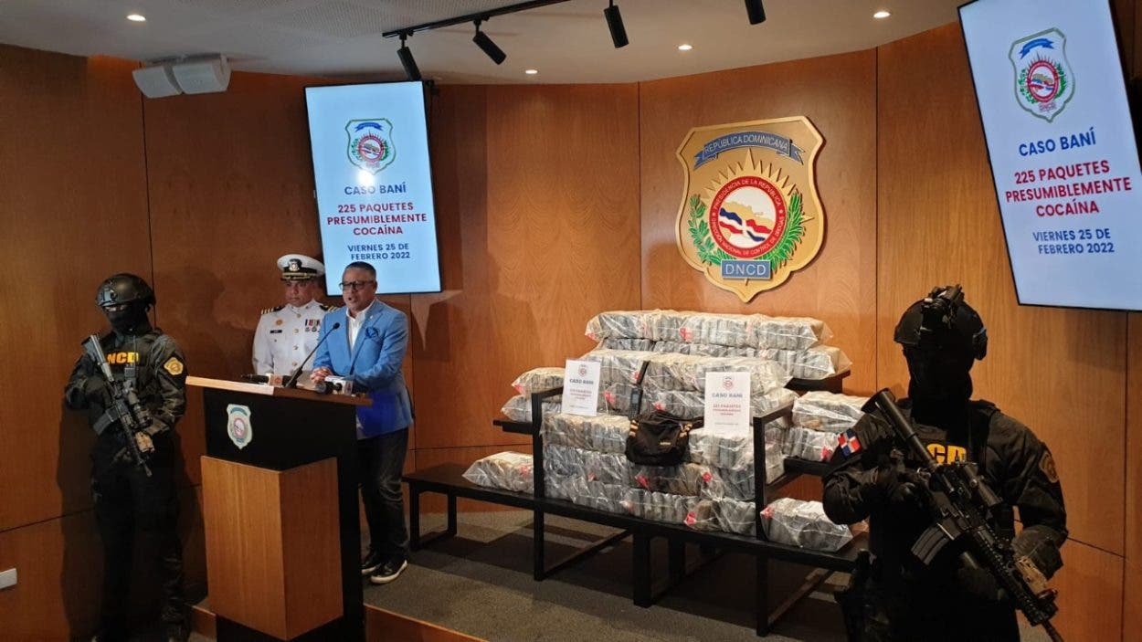 Ocupan 225 paquetes cocaína en costas de Baní