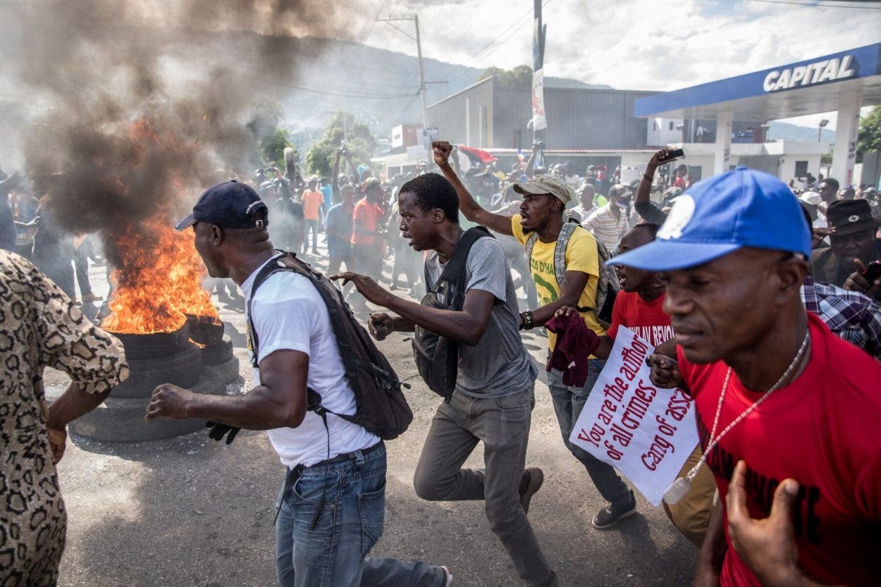 Miles de trabajadores haitianos vuelven a exigir aumento del salario mínimo