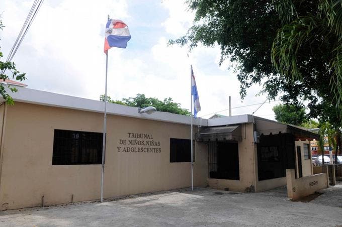 Remiten a tribunal de menores a joven acusado de robo