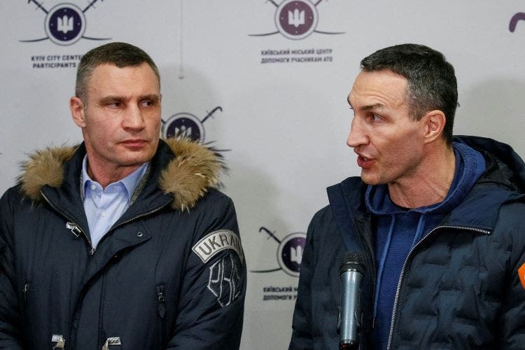 Vitali y Wladimir Klitschko listos para luchar por Ucrania